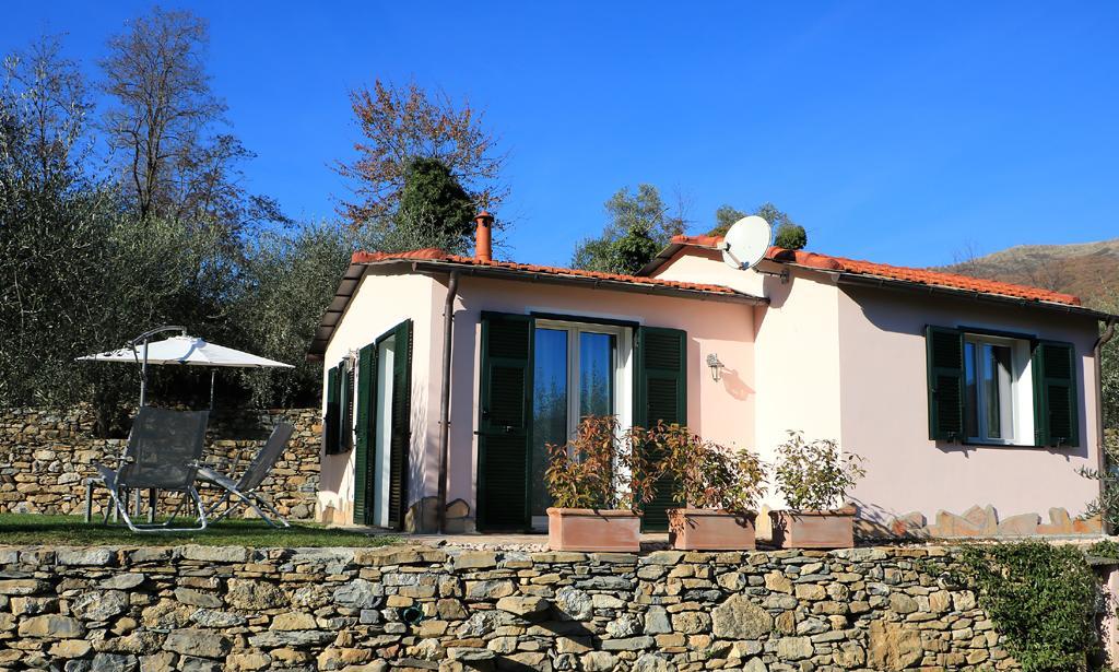 Casa Vacanze Gli Ulivi Borgomaro Exterior foto